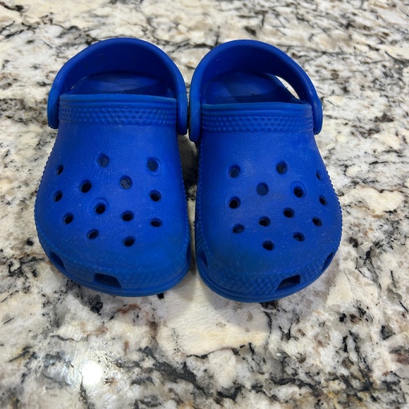 Toddler Blue Crocs - Picture 1 of 7
